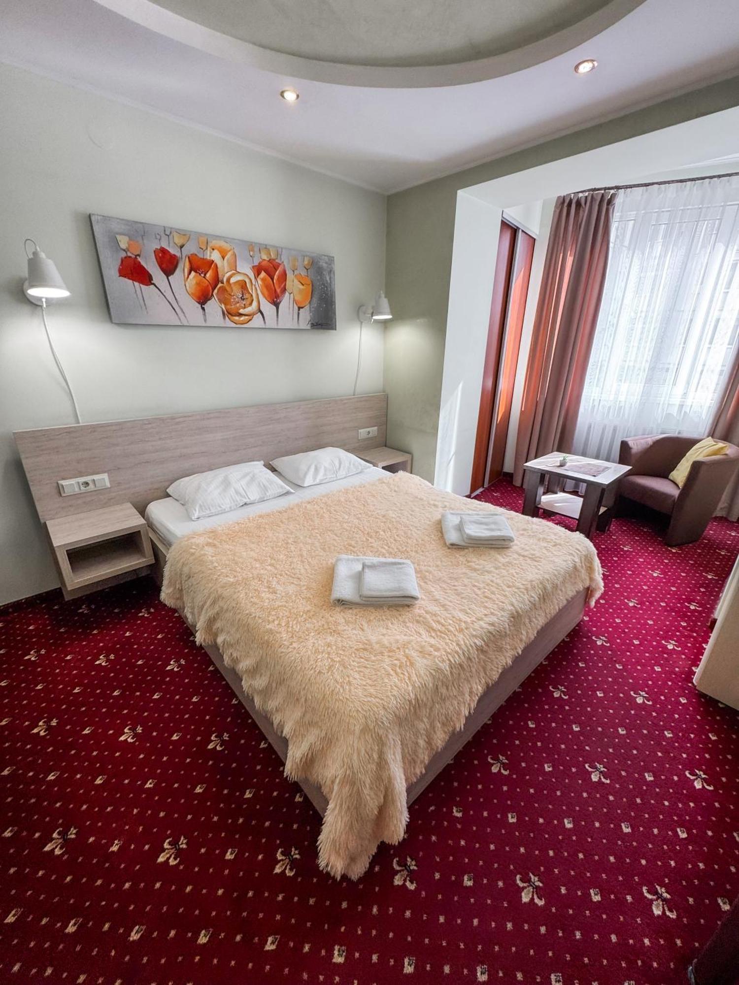 Apartments Deluxe Ivano-Frankivsk Buitenkant foto