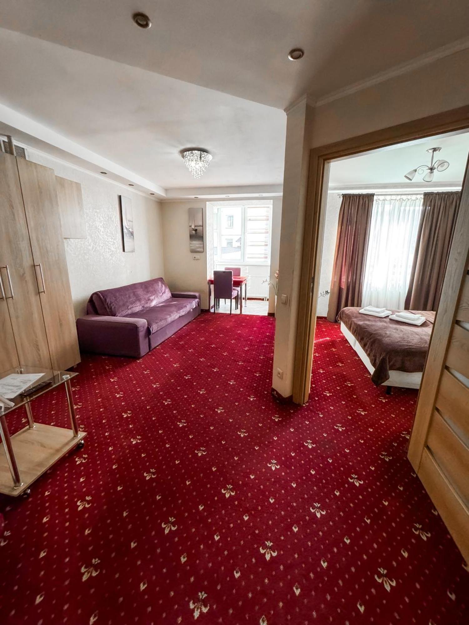 Apartments Deluxe Ivano-Frankivsk Buitenkant foto