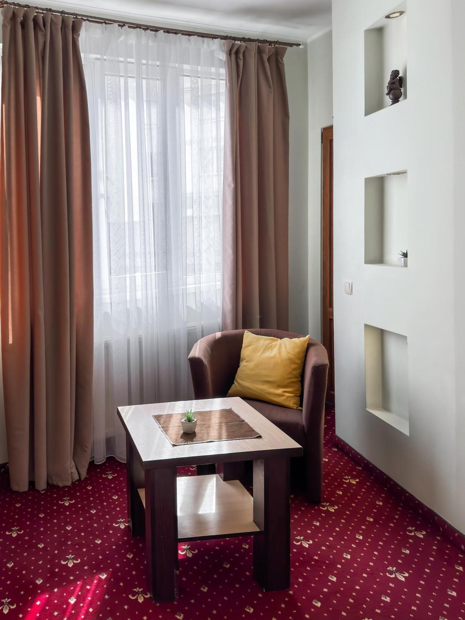 Apartments Deluxe Ivano-Frankivsk Buitenkant foto
