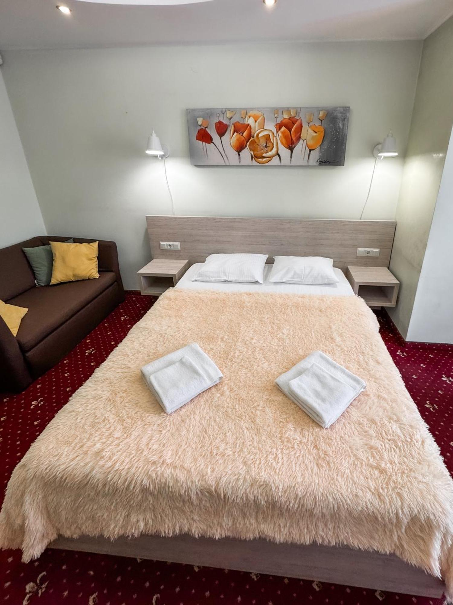 Apartments Deluxe Ivano-Frankivsk Buitenkant foto