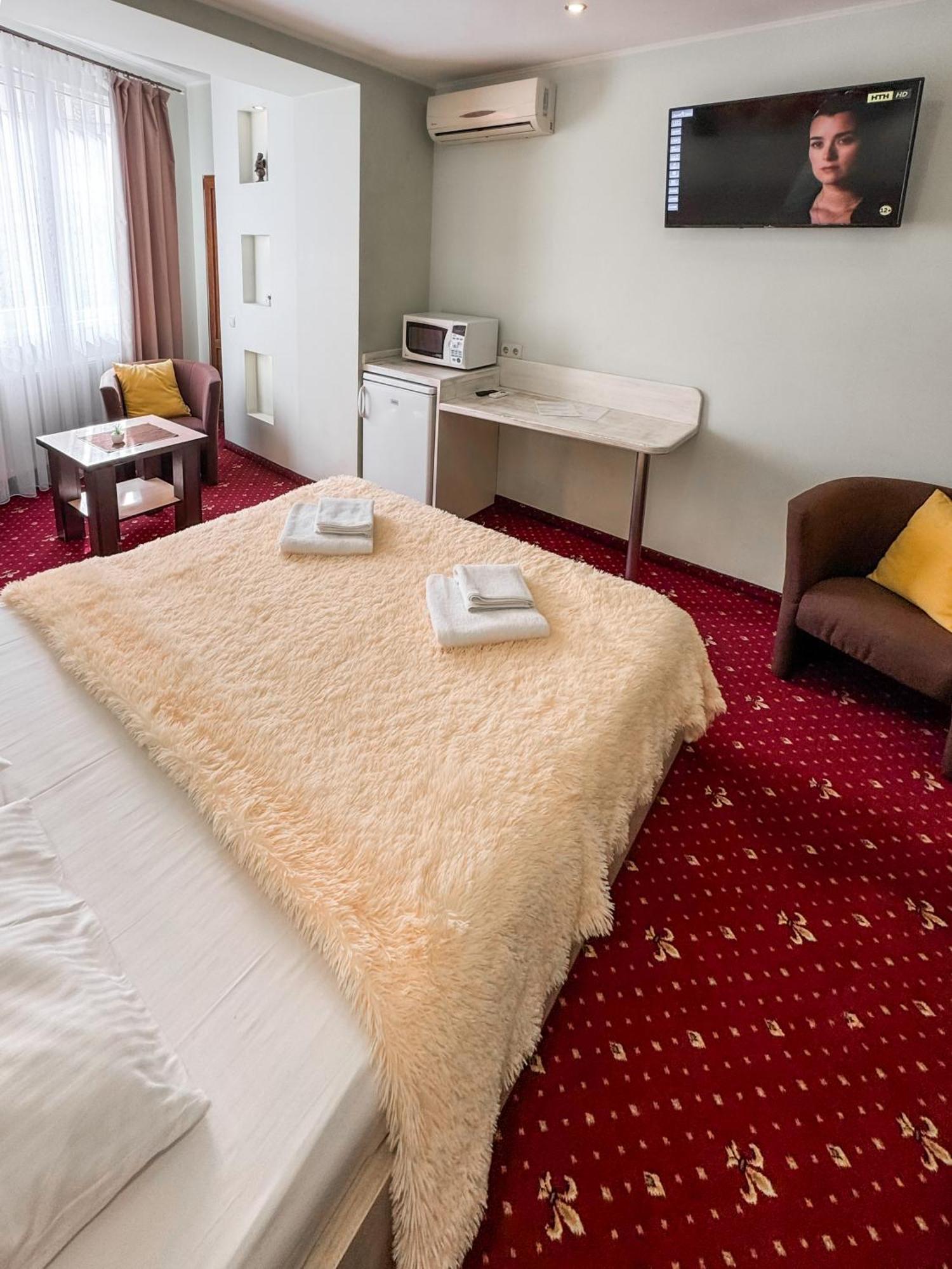 Apartments Deluxe Ivano-Frankivsk Buitenkant foto