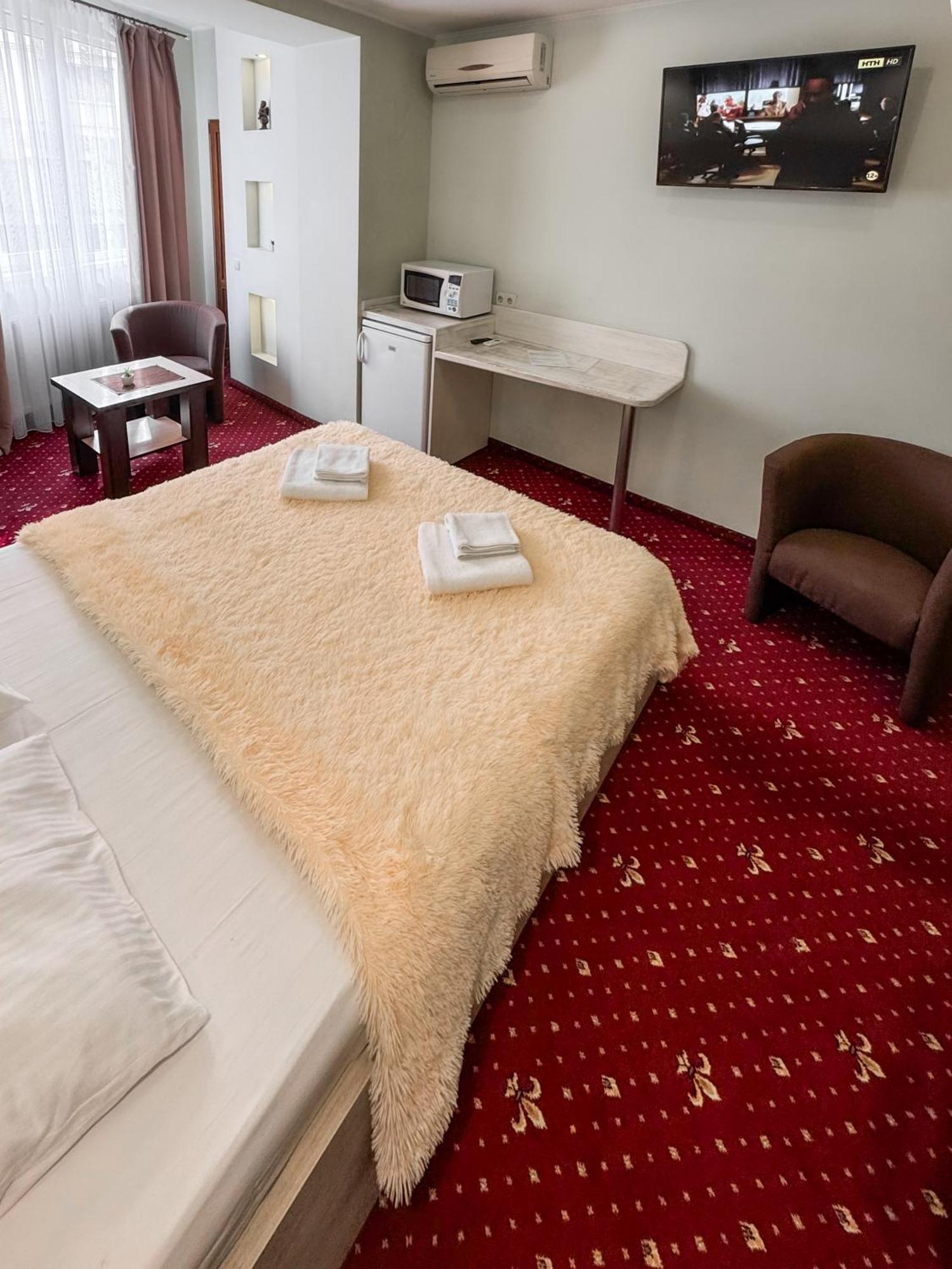 Apartments Deluxe Ivano-Frankivsk Buitenkant foto