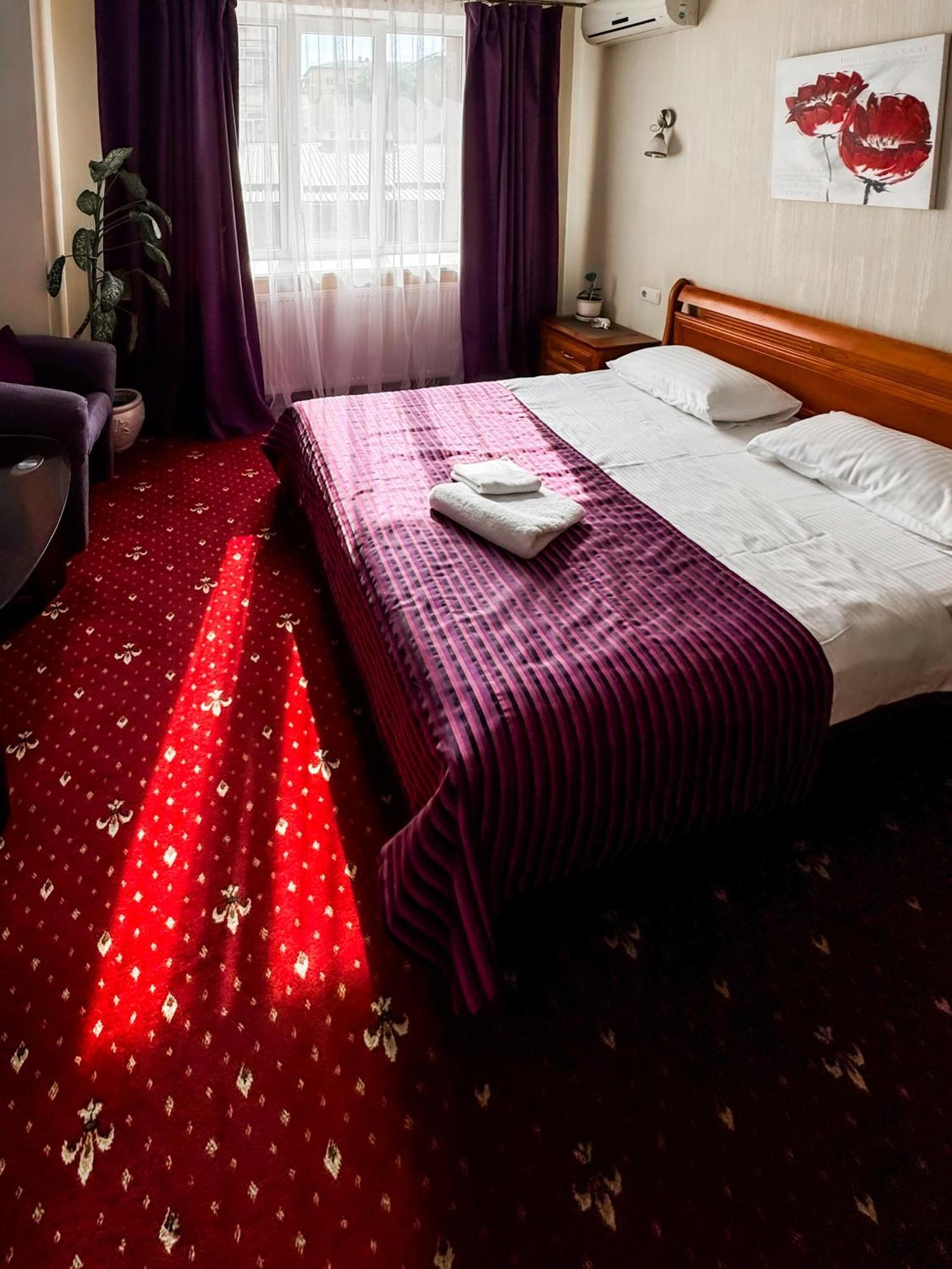 Apartments Deluxe Ivano-Frankivsk Buitenkant foto